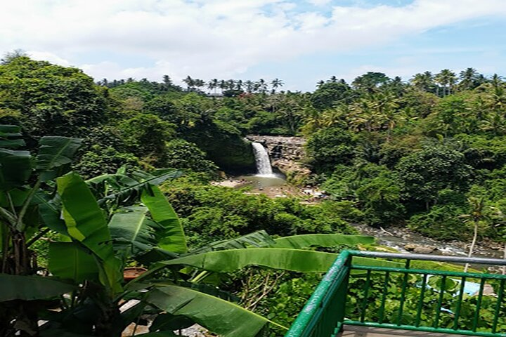 Tegenungan Waterfall 