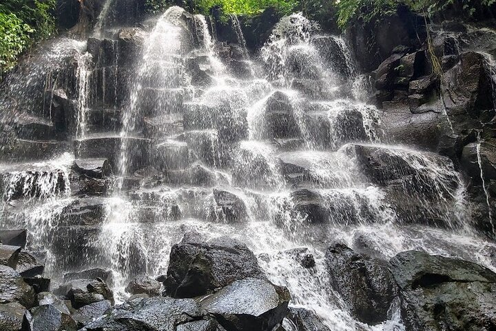 Kanto Lampo Waterfall