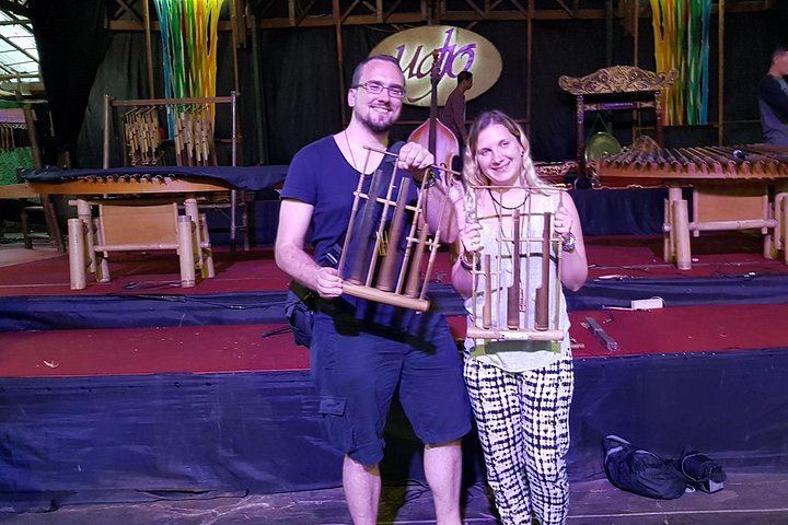 Experience the joy of music and culture by playing the Angklung then marvel at the stunning views of Tangkuban Perahu volcano making unforgettable memories in Jakarta and Bandung.