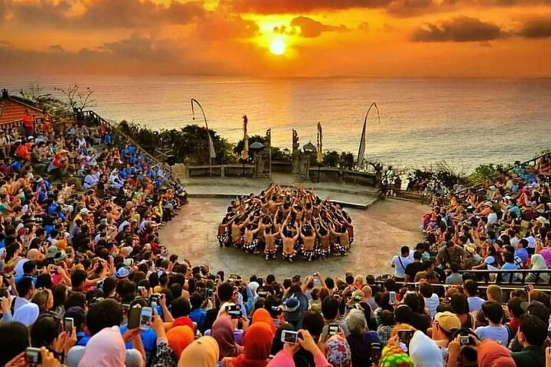 https://www.pelago.com/img/products/ID-Indonesia/bali-s-best-sunset-uluwatu-kecak-dance-dinner-jimbaran-beach/dd850bb1-91da-4dc6-893d-58b2da431567_bali-s-best-sunset-uluwatu-kecak-dance-dinner-jimbaran-beach-xlarge.webp