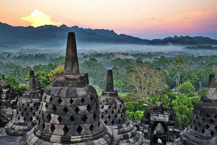Barede Sunrise- Walking to Borobudur temple-Prambanan temple - Photo 1 of 4