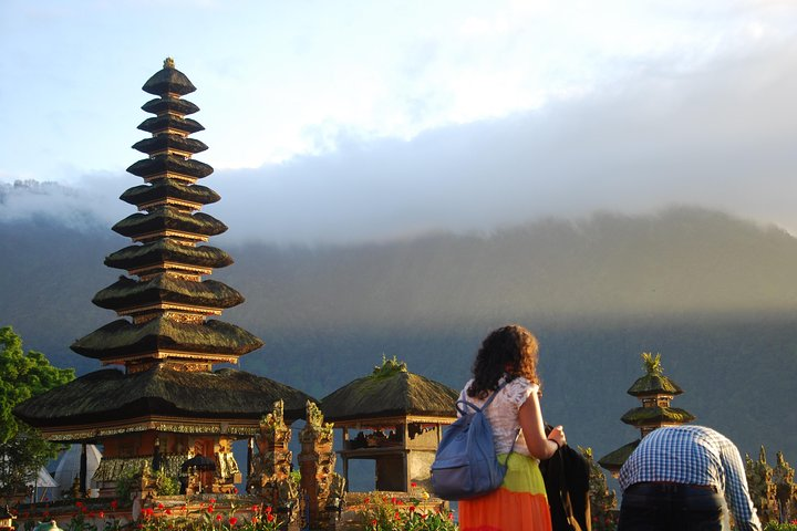 Ulundadnu beratan temple
