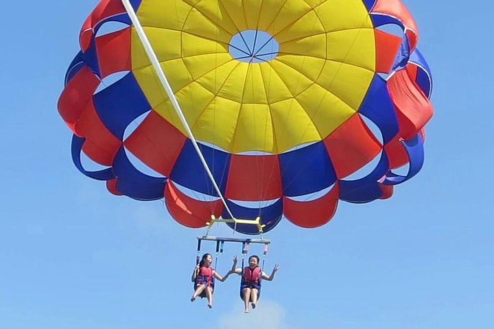 parasailing adventure