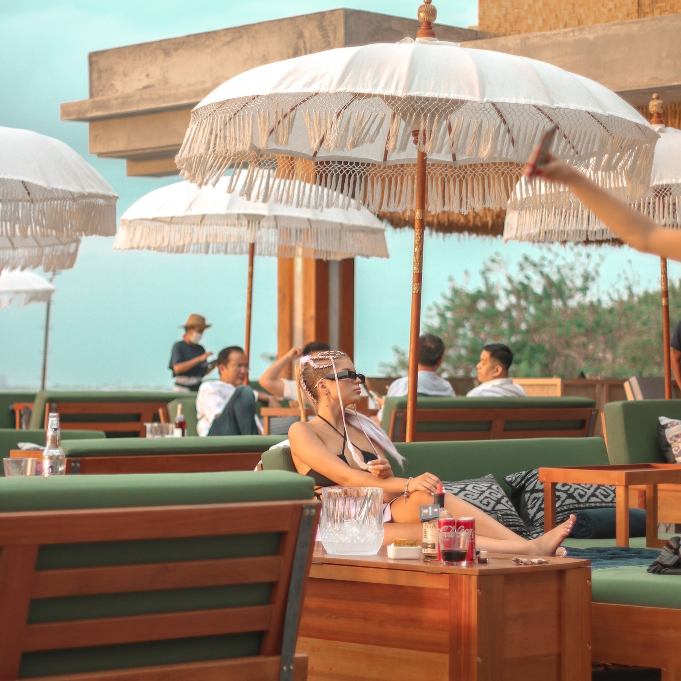 Relax on plush seating under stylish umbrellas while savoring exquisite canapes and signature cocktails all complemented by the stunning views of Jimbaran Bay. Perfect for unwinding with friends or a date.