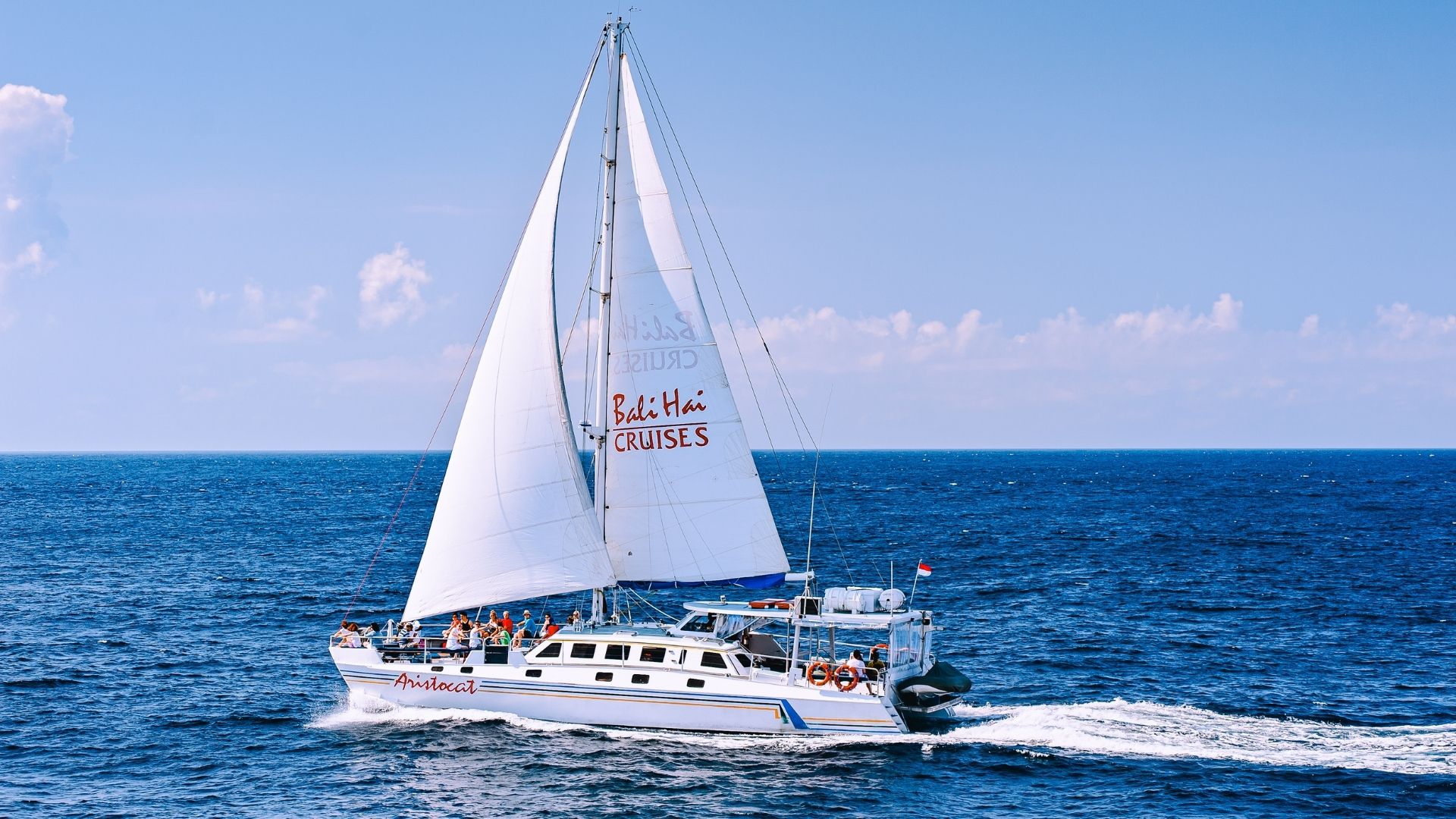 Aristocat 럭셔리 쌍동선 크루즈 - 누사 렘봉안(Nusa Lembongan) - 발리 하이(Bali Hi) - Photo 1 of 9