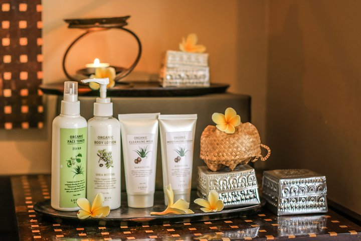 Deep Cleansing Facial Massage - Photo 1 of 3