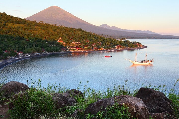 THE EAST SIDE OF BALI
BY VW CABRIO