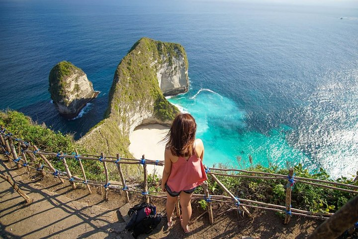 Breathtaking coastal views and hidden beach gems invite exploration on Nusa Penida where each step reveals stunning scenery perfect for unforgettable moments and adventures.