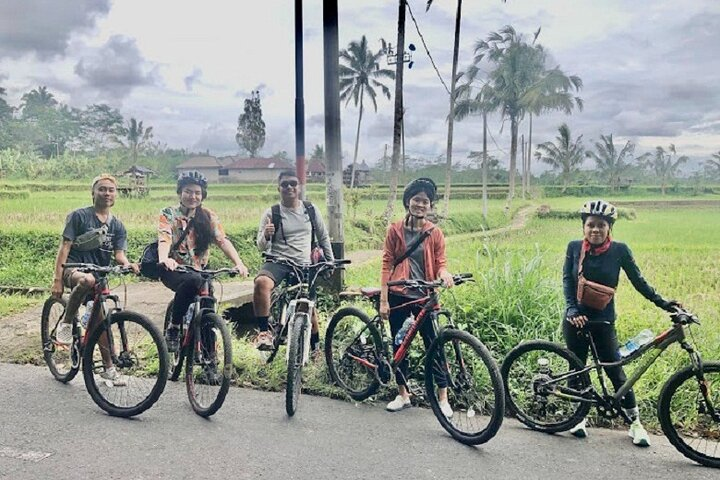 Downhill Cycling Tour through jungle and rice terrace meals - Photo 1 of 7
