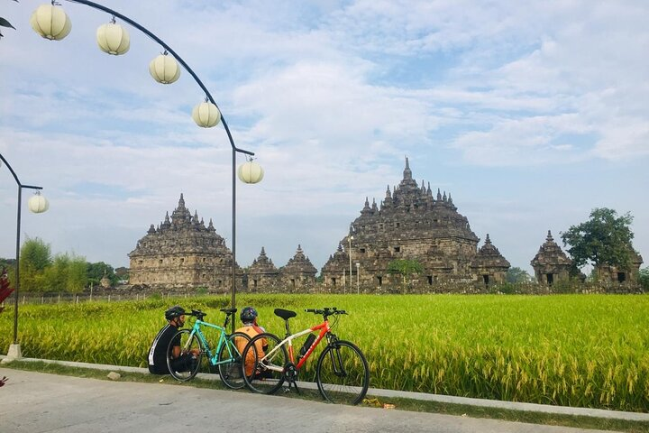 This tour is combination of adventure and sport to discovering the heritage,nature and culture of Yogyakarta by bicycle.Will take around 4 hours for this FUN and memorable Vacation .