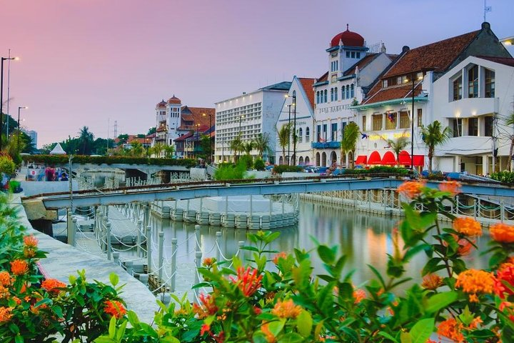 Explore the historic charm of Old Batavia where colorful buildings meet serene waters offering a glimpse into Jakarta's rich cultural tapestry. Enjoy lunch and a free souvenir during your journey.