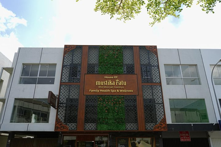 Relax and rejuvenate at Head to Toe SPA Batam where indulgent massages soothing treatments and wellness packages await to enhance your travel experience in comfort.