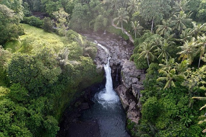 tegenungan waterfall
