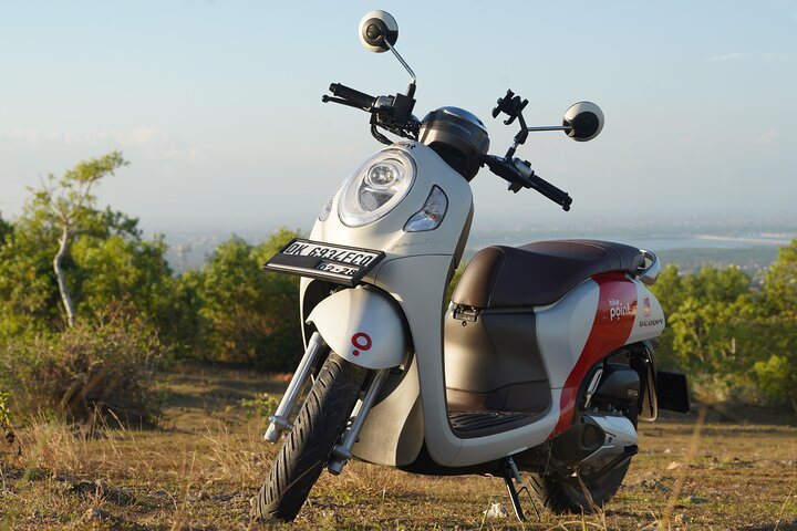 Honda Scoopy Rental in Bali dalam Seminyak Pelago