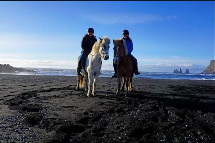  Horse riding at black sand beach