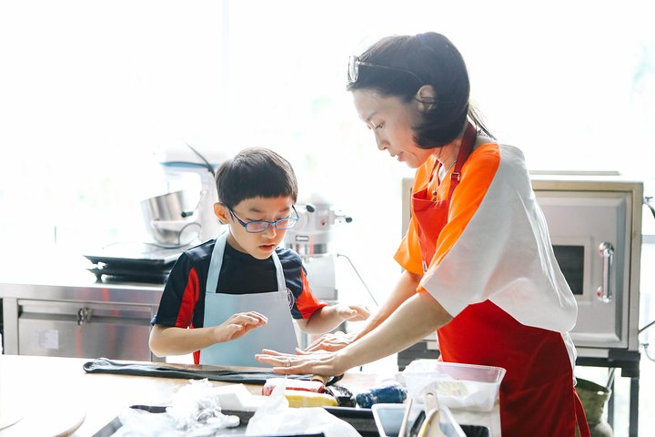 Experience the joy of cooking together in Jakarta where kids learn essential culinary skills while creating delicious dishes. Perfect for field trips or unforgettable birthday celebrations.