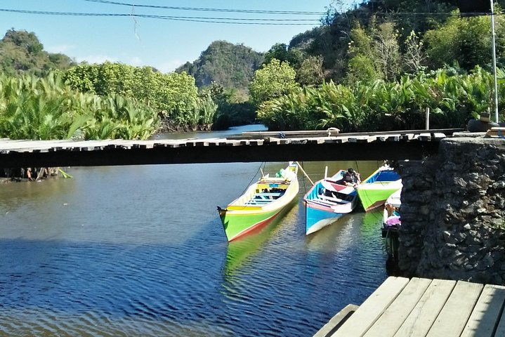 toraja fantastic tour 3 days/by sleeping bus/mini vanAC/min 2pax - Photo 1 of 3