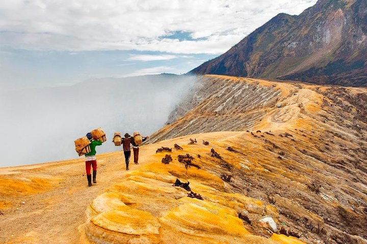 Mount Ijen: Electric Blue Fire Tour (2D1N - Private & All-Inclusive) - Photo 1 of 12