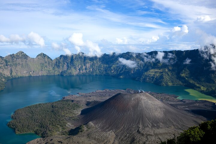 Mount Rinjani Trekking Tour 2D/1N - Photo 1 of 10