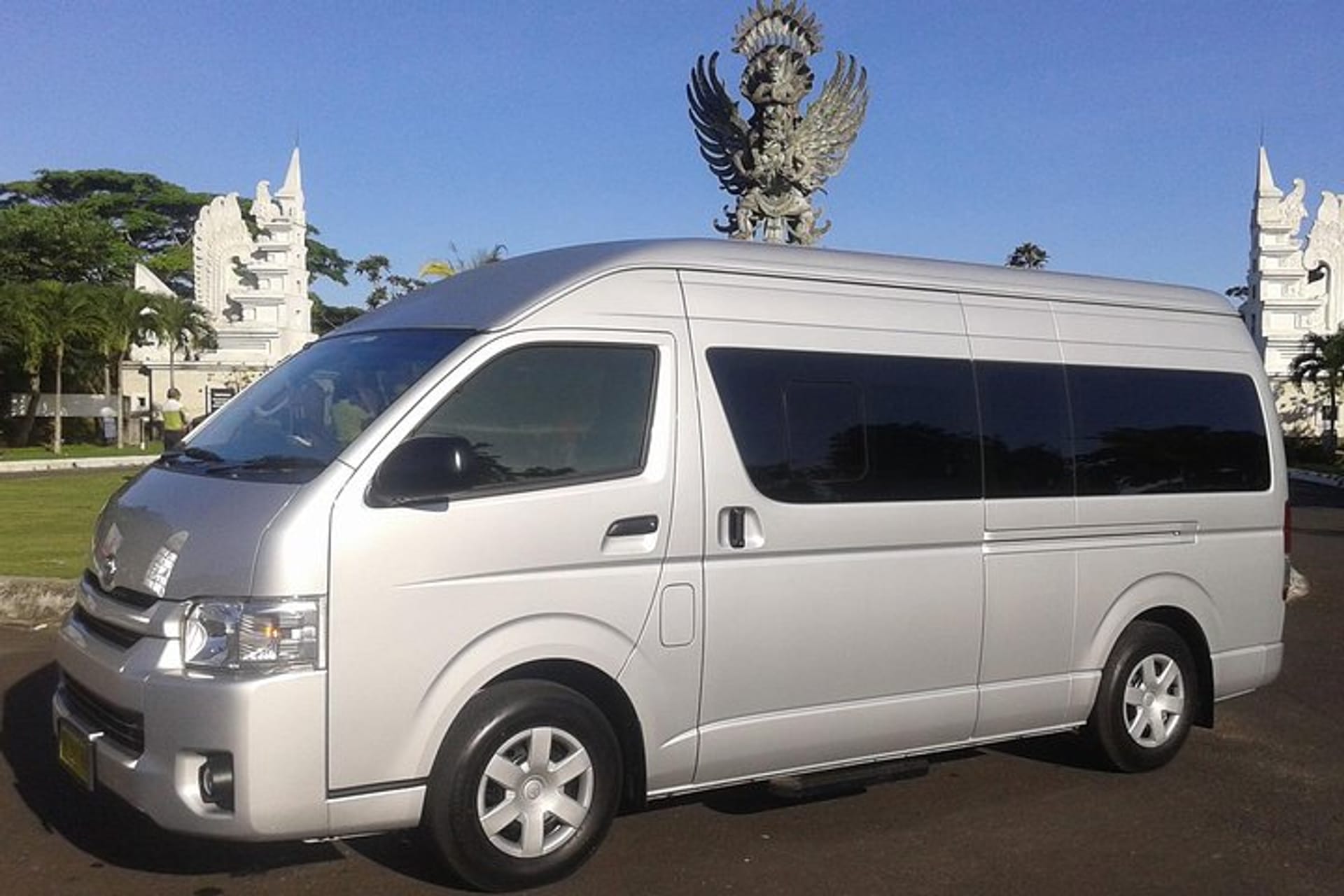 https://www.pelago.com/img/products/ID-Indonesia/private-arrival-transfer-bali-airport-to-hotel-with-minibus-toyota-hiace-up-to-12-pax/a00a1b05-ef41-4609-9ae3-a3dcc7d10e89_private-arrival-transfer-bali-airport-to-hotel-with-minibus-toyota-hiace-up-to-12-pax-xlarge.jpg