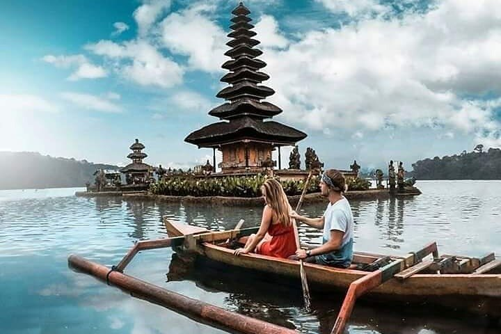 Ulun danu beratan lake temple