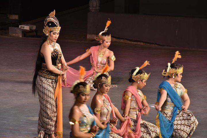 Experience the legendary tale of Rama and Sita through a mesmerizing dance at Prambanan Temple featuring 200 performers traditional gamelan music and a stunning open-air setting.