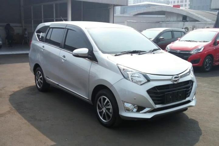 Explore Jakarta comfortably with a spacious vehicle ready for adventure. Enjoy the freedom of travel without worrying about fuel or parking all with an experienced driver at your service.