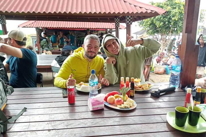 Mt Rinjani, lunch 
