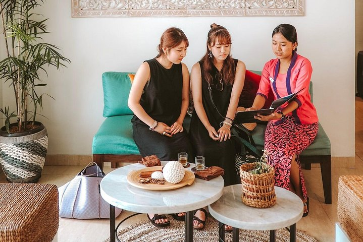 Royal Detox Body Scrub - Photo 1 of 3