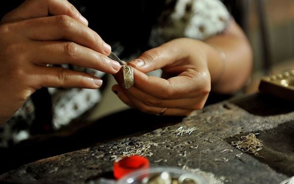 Immerse yourself in the artistry of silver crafting where skill meets creativity in the heart of Ubud. Create your own unique piece and enjoy the rich cultural heritage of Bali.