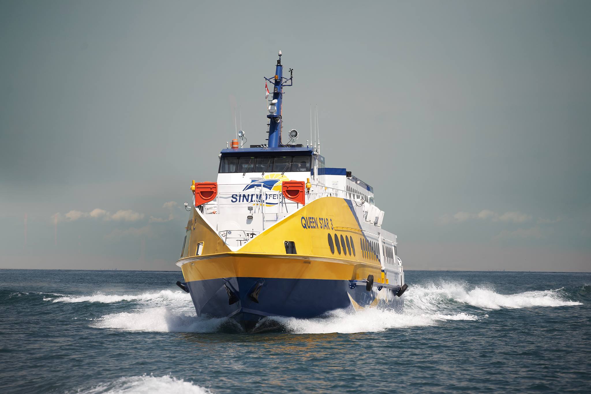 Set sail on Sindo Ferry’s modern vessels gliding between Singapore and Tanjung Pinang. Enjoy comfortable seating and scenic views while cruising across beautiful waters. Your adventure awaits!