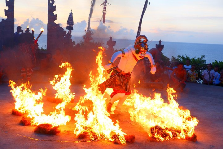 Kecak and fire dance at uluwatu