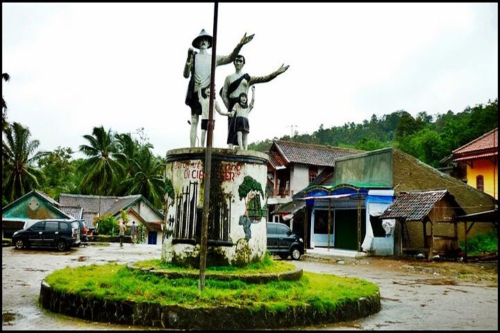 Discover the charm of Baduy Village where friendly locals and rich traditions create a serene environment inviting travelers to connect with nature and explore a timeless way of life.