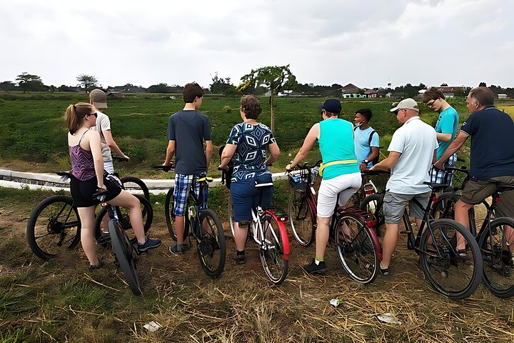 Cycling together with 2 Dutch Family