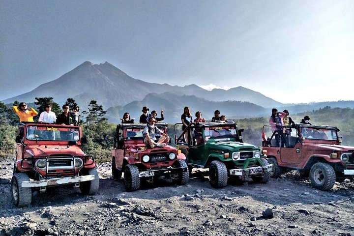 Yogyakarta: Sunrise at Setumbu & Borobudur Temple & Mount Merapi  - Photo 1 of 6