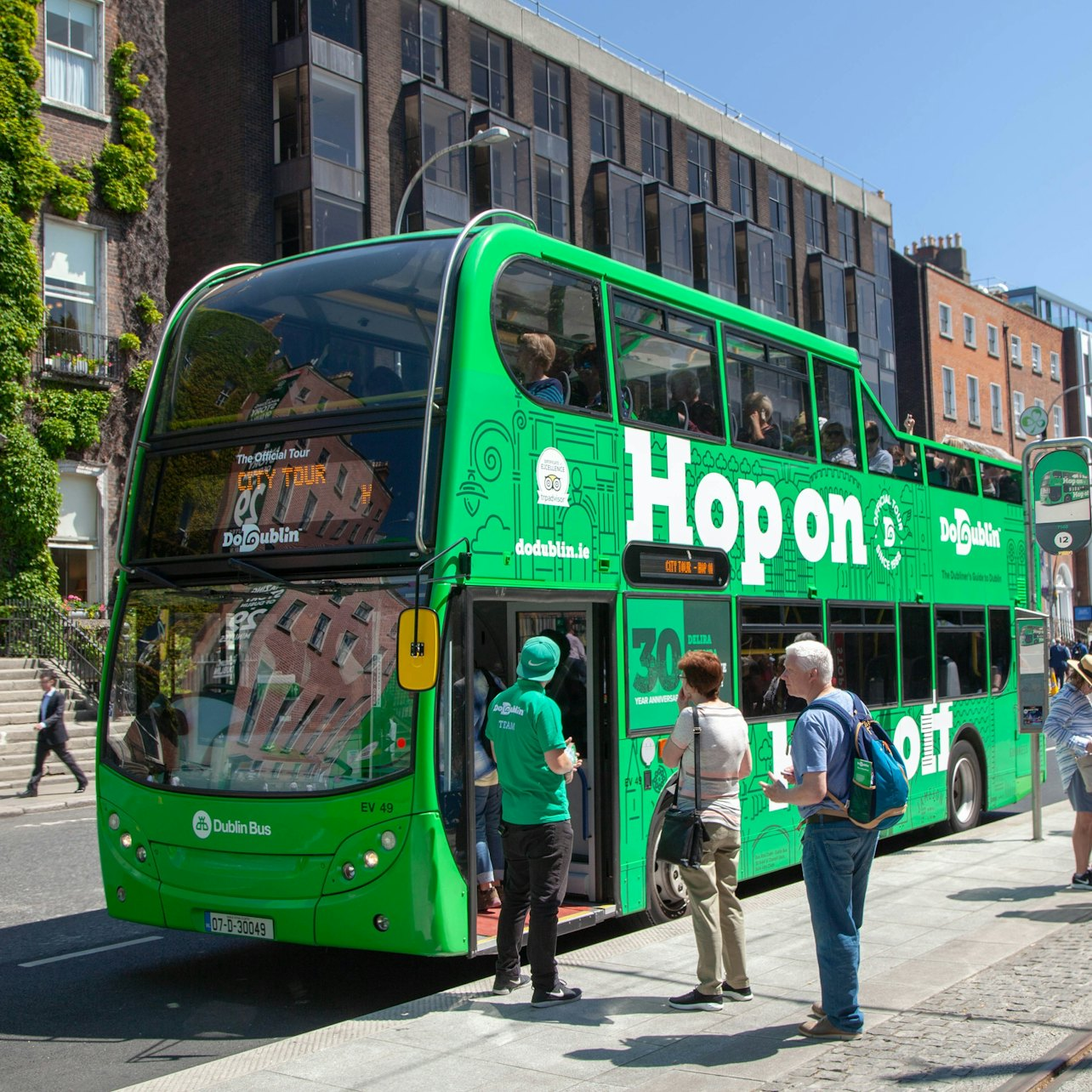 Explore Dublin's landmarks aboard a lively hop-on hop-off bus. With expert guides and 25 stops enjoy a flexible adventure through the city's rich history and culture.