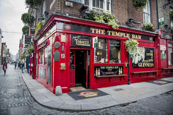 Dublin Old Town: Famous Pubs Exploration Game and Tour - Photo 1 of 7