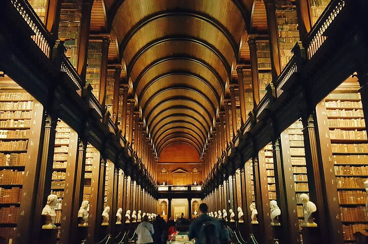 Dublin Book of Kells, Castle and Molly Malone Statue Guided Tour - Photo 1 of 21