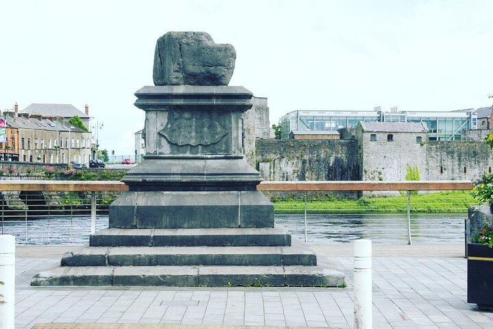 Private Walking Tour of Limerick tại bài thơ Limerick Pelago