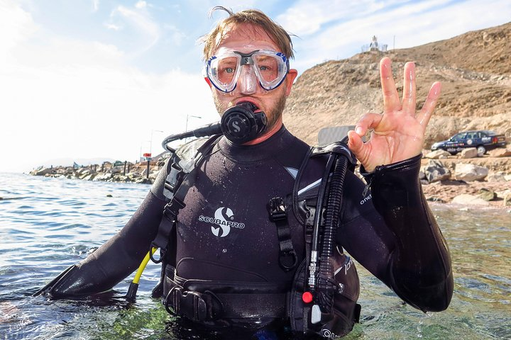 Refresh Dive for Certified Divers - Photo 1 of 10
