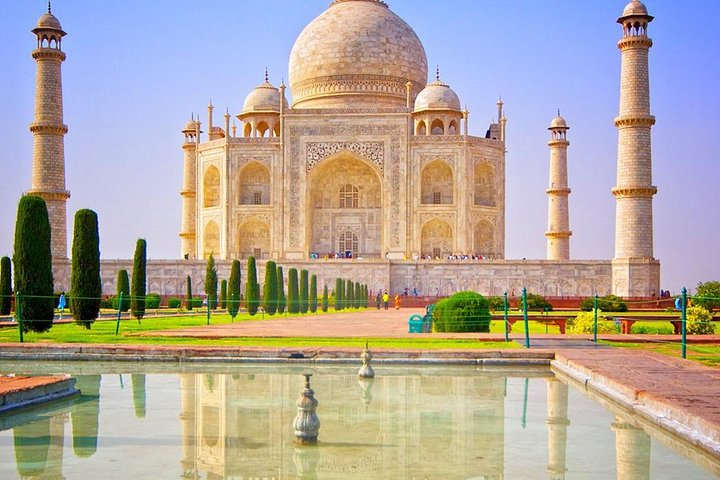 From Delhi: Overnight Taj Mahal & Agra City Tour by Car

