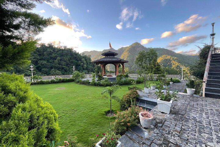 200-Hour Yoga Teacher Training in Rishikesh (India)