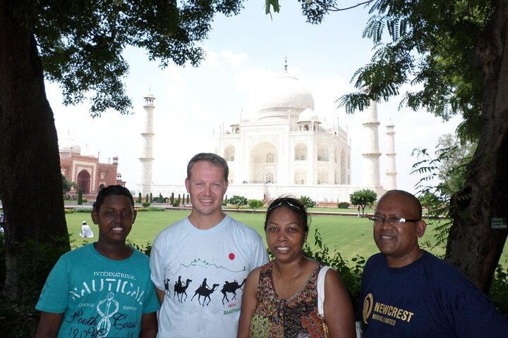 Valuable Guest at Taj Mahal, Agra