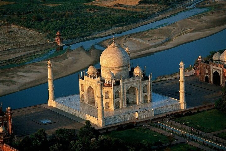 Bird's Eye View of the most romantic building in the world - Taj Mahal