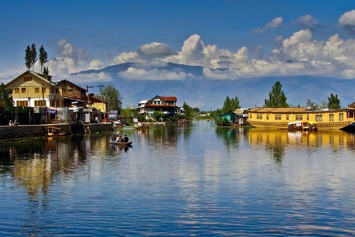 A Serene Holiday in Kashmir - Photo 1 of 7