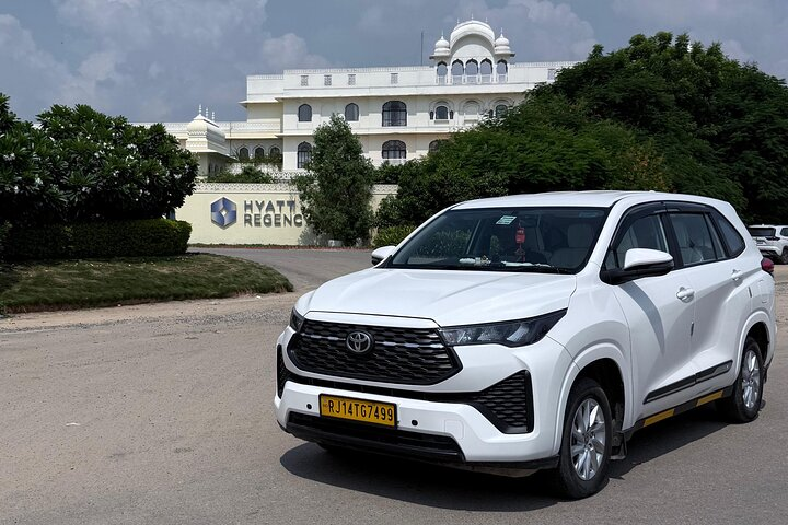 Private Transfers Agra To Jaipur Via Sikri & Chandboari Step Well - Photo 1 of 12