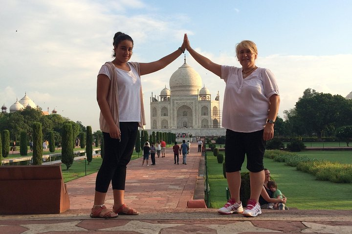 Taj Mahal, Sunrise