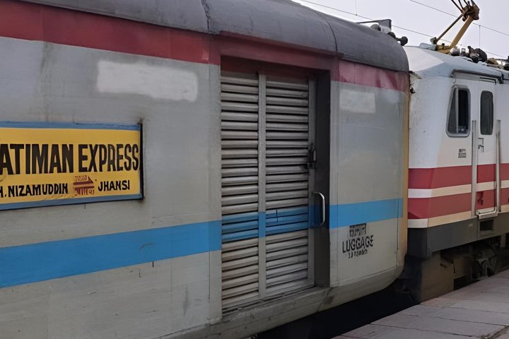 Gatimaan Train Taj Mahal Tour, Included 5-Star Marriott Lunch - Photo 1 of 11
