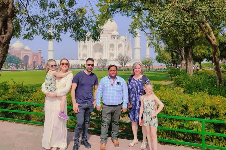 Taj Mahal with live Tour Guide.