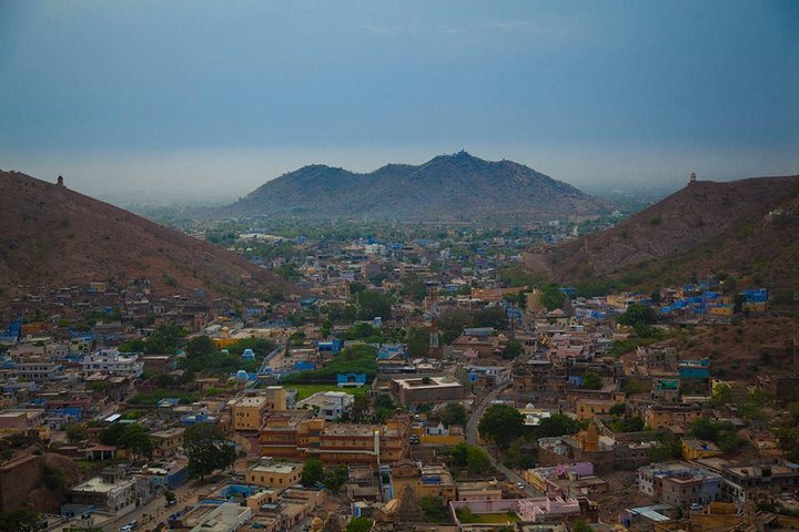 An overview of Amer town from the wall 